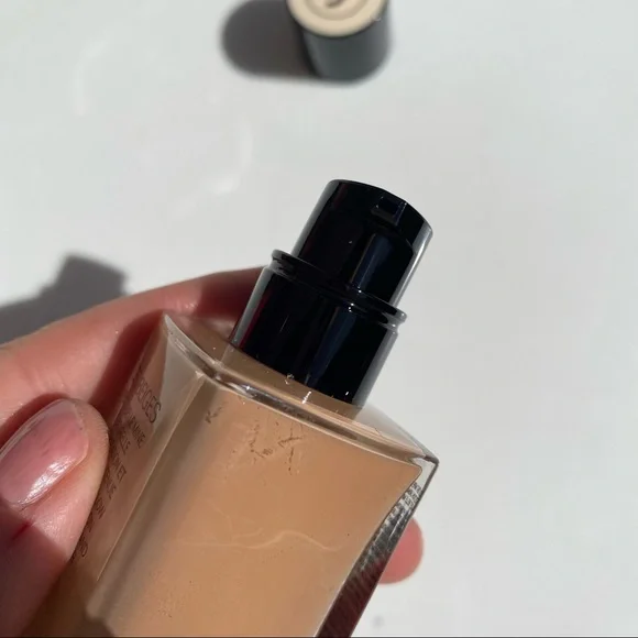 Chanel LES BEIGES foundation B60 - Picture 2 of 5